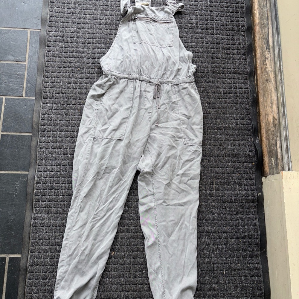 Light Gray Women's overalls Jumpsuit romper size large soft material no tag